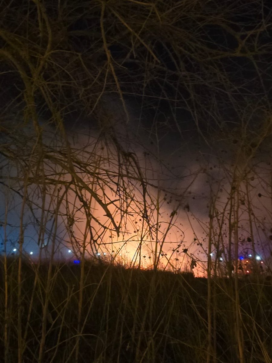 GustavoSaenzOK's tweet photo. Recorrí las zonas afectadas y acompañé a los equipos de emergencia, que trabajan intensamente para controlar los distintos focos.

Les agradezco de corazón a los brigadistas, bomberos de la Policía de Salta, bomberos voluntarios y a todos los que trabajan sin descanso para combatir el fuego y asistir a las familias afectadas.

Les pido, por favor, que extremen las medidas de prevención. En estas condiciones climáticas, la responsabilidad de cada uno es fundamental. Ante cualquier foco ígneo, den aviso de inmediato al Sistema de Emergencias 911.