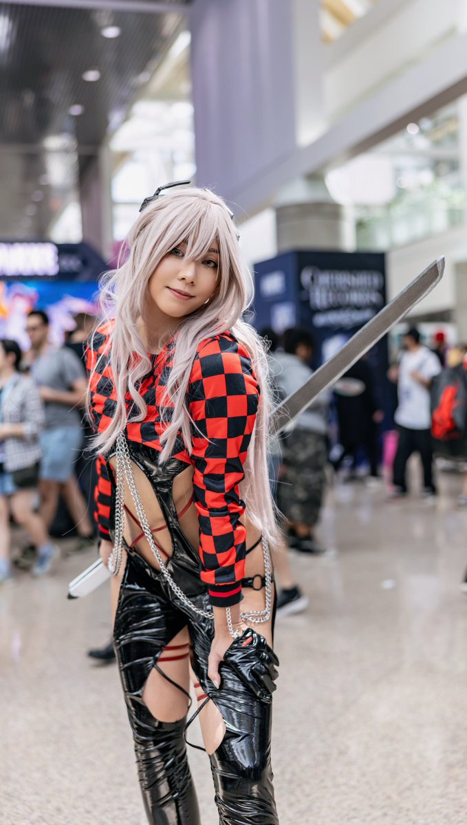 shichaku_cos's tweet photo. "Should I partake in spirits whilst garbed thus, I shall appear every bit the comely, modern young lass." 🌸🏁
Thank you @jgcgphoto for catching me in the South Hall! I'll see you next time! 
@NIKKE_en @NIKKE_japan
#nikkecosplay #nikke夏2026 #NIKKE #紅蓮 #勝利の女神NIKKE https://t.co/KMrWOXhXZQ
