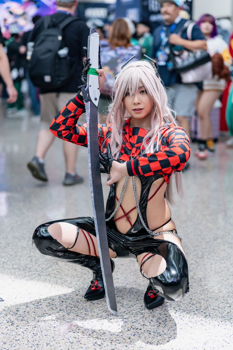 shichaku_cos's tweet photo. "Should I partake in spirits whilst garbed thus, I shall appear every bit the comely, modern young lass." 🌸🏁
Thank you @jgcgphoto for catching me in the South Hall! I'll see you next time! 
@NIKKE_en @NIKKE_japan
#nikkecosplay #nikke夏2026 #NIKKE #紅蓮 #勝利の女神NIKKE https://t.co/KMrWOXhXZQ