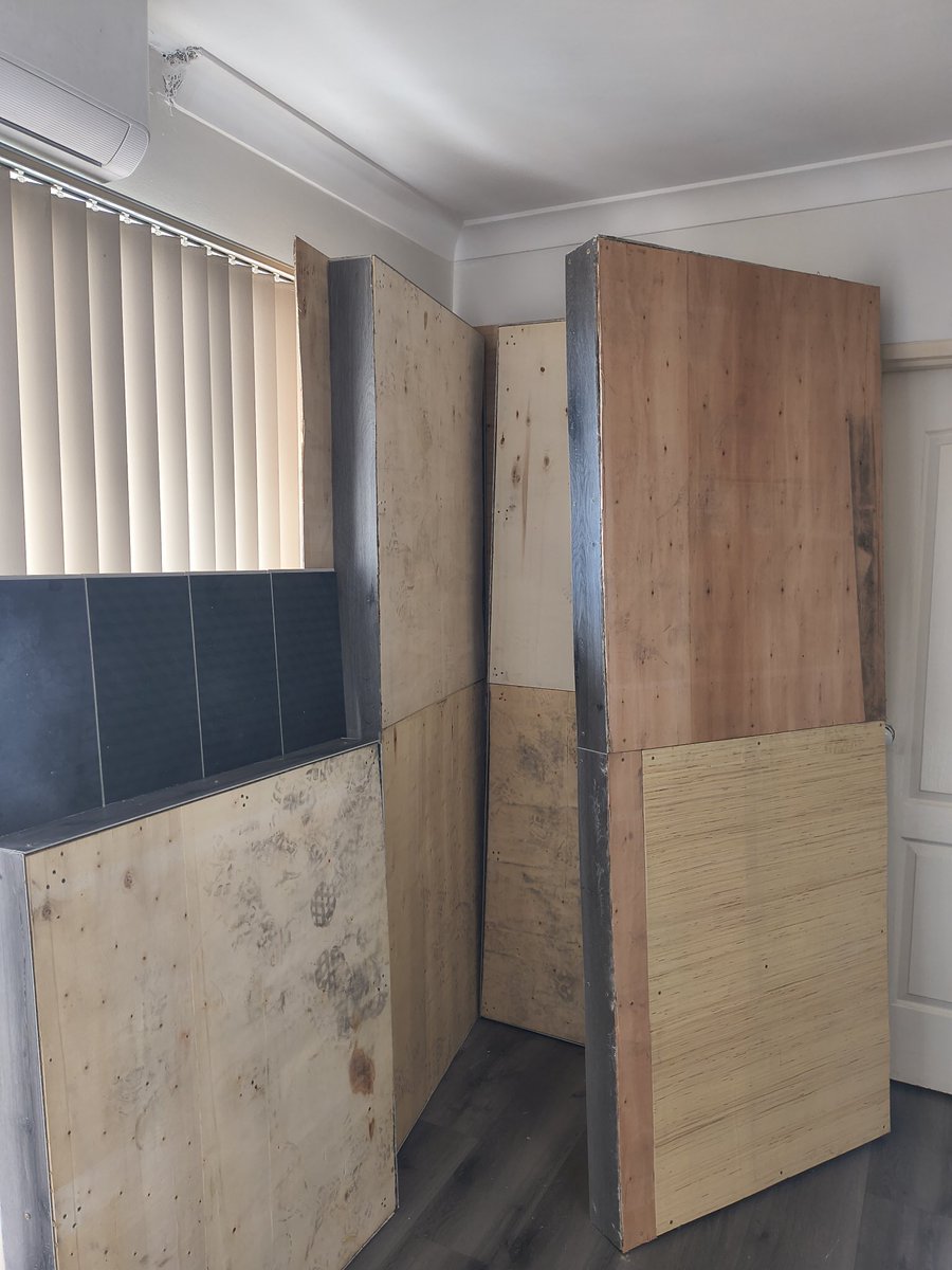 IrvingLorelai's tweet photo. Update: filled with foam and covered-- just need to fill the gaps, cut the excess, connect em all and line with acoustic panels https://t.co/vxymaQeTSX