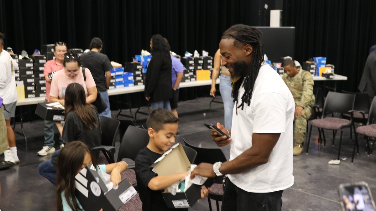 ELPASO_ISD's tweet photo. We're incredibly proud of Aaron and Alvin for investing in the next generation and showing that the spirit of service starts right here at El Paso ISD. ✅

#ItStartsWithUs #ElPasoISD #EPISD https://t.co/2rIYRmU63d