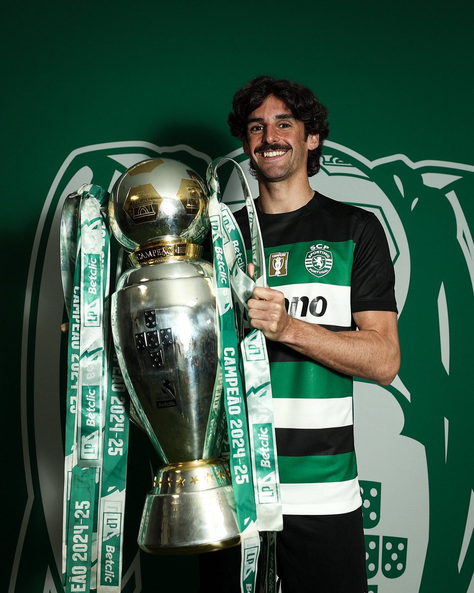 Rabanalsafena's tweet photo. 🚨 رسمياً | البرتغالي فرانسيسكو ترينكاو يوقّع عقوده مع النادي الأهلي بعد إتمام كافة الإجراءات الرسمية 🟢⚪️ https://t.co/o6WkL2OqVh