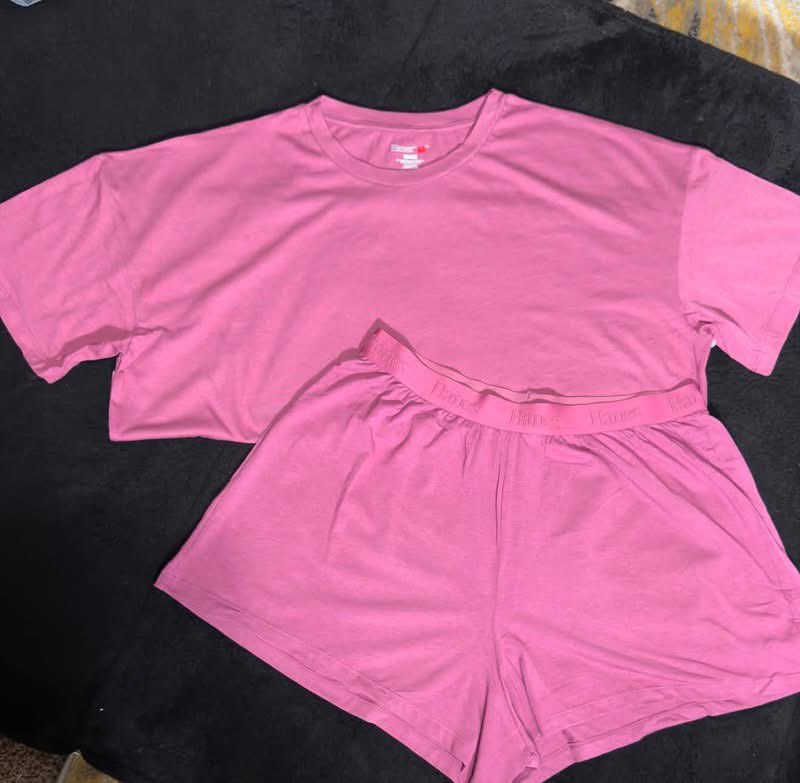 layxsnv's tweet photo. These Hanes pajamas sets from Walmart are giving alllll the aesthetic vibes 😍 https://t.co/BkNmKtBjuv