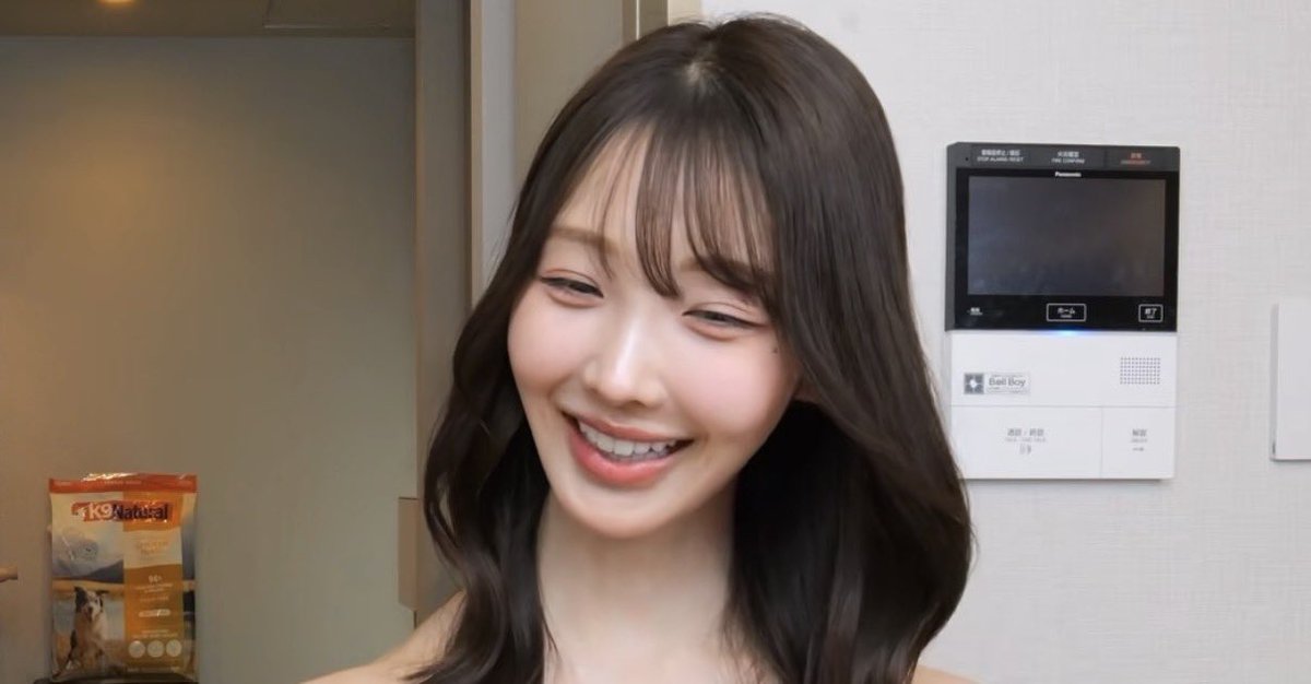 lnqqq1's tweet photo. カノックスターの奥さん、終始口角上がってて多幸感すっっごい...可愛すぎる.....🥺🥺🥺

ヨメック見てナチュラル美人の良さ再認識したし、口角ボト打ちに行こうと即予約したwww https://t.co/Cz5bTJfYbn
