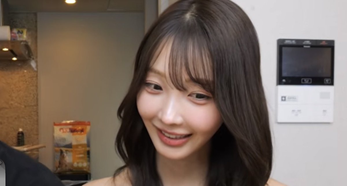 lnqqq1's tweet photo. カノックスターの奥さん、終始口角上がってて多幸感すっっごい...可愛すぎる.....🥺🥺🥺

ヨメック見てナチュラル美人の良さ再認識したし、口角ボト打ちに行こうと即予約したwww https://t.co/Cz5bTJfYbn