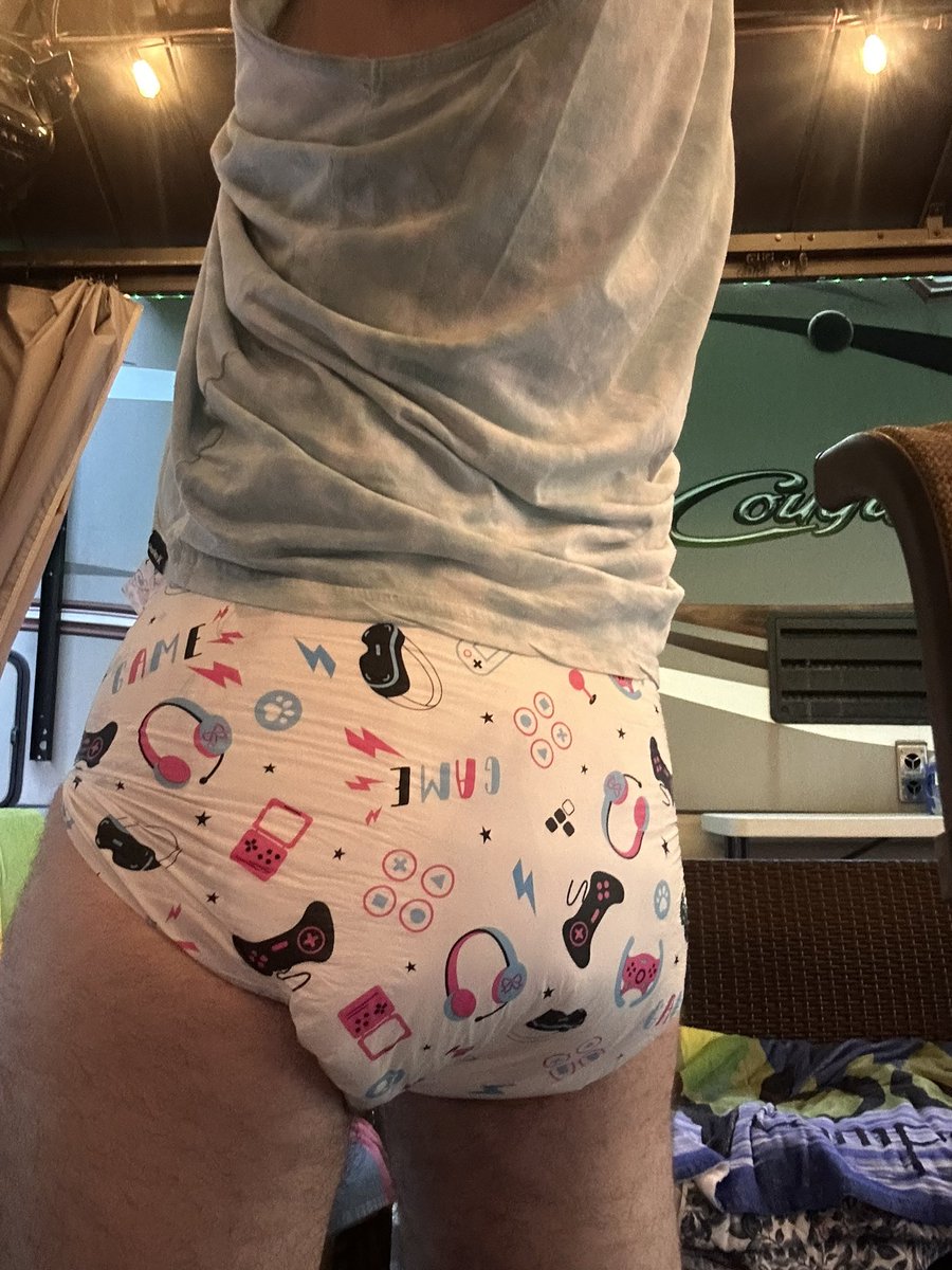 LittleTylerTot's tweet photo. Freshly diapered with a stuffer for the late night fun 🫠🥴 https://t.co/7exBnCql0e
