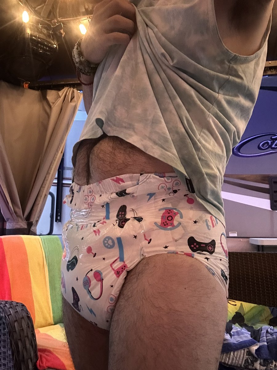 LittleTylerTot's tweet photo. Freshly diapered with a stuffer for the late night fun 🫠🥴 https://t.co/7exBnCql0e