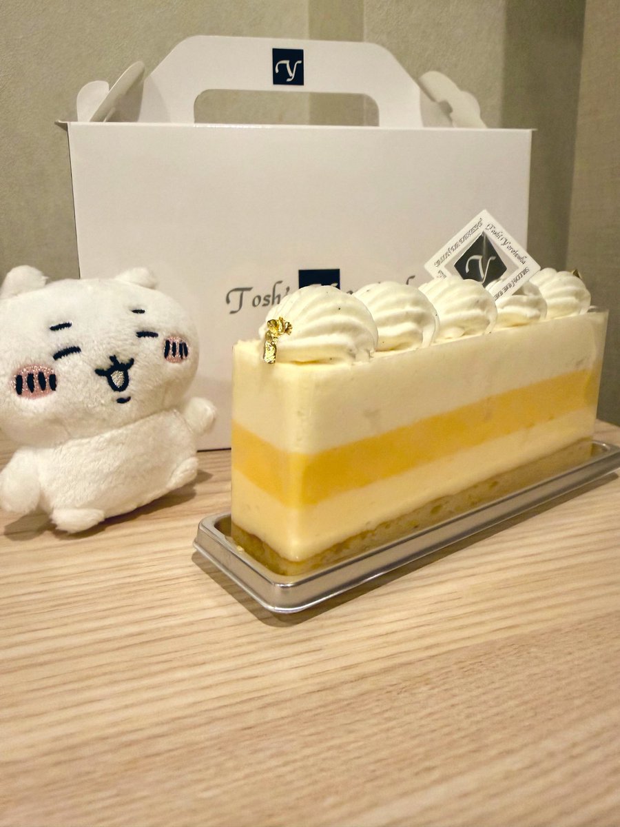 ds04_23's tweet photo. 5月末に東京に行ってきたよ〜
フルトワのイベントに行けて、ずっと食べたかったトシ・ヨロイヅカのケーキも食べてれ最高の東京旅行だった🥺💕

ナポリのイベントも当たったし友達と東京行けるの嬉しい〜蘭たんがシュラスコのお店行った話聞いて、ずっと気になってたから行きたい😌田舎にはないし🤣 https://t.co/7yZPjB4mgP