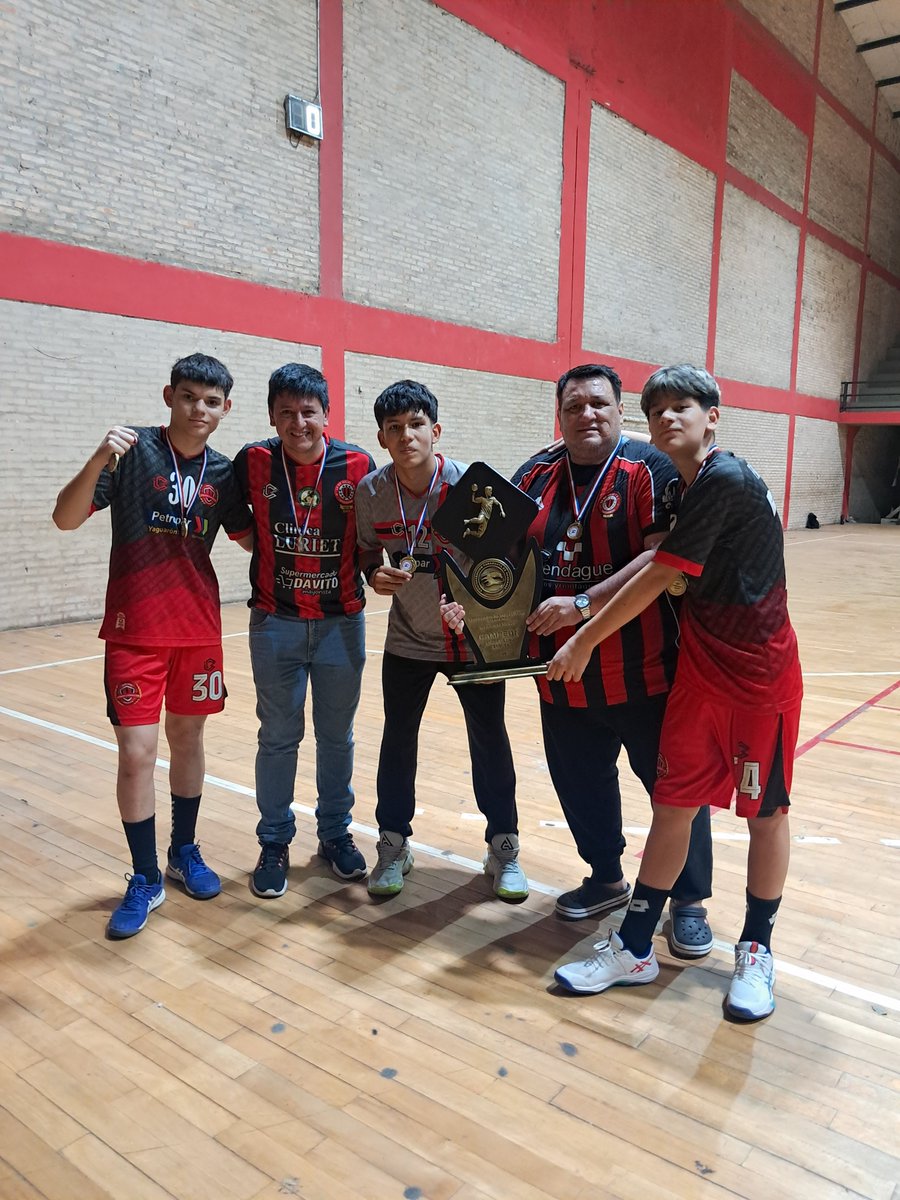 ucholuis's tweet photo. Llamame Campeon de la Metropolitana de Hamdbol, Categoría u14, u16 y Junior #Gladiadores del 14 de Julio Hamdbol 🔴⚫️🔴⚔️🏆🏆🏆 https://t.co/M6C0SogRW3