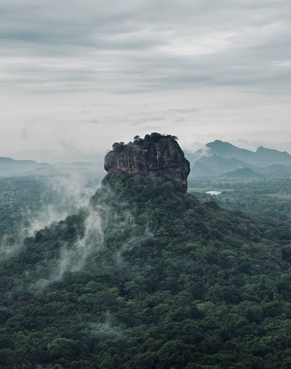 Secret1earth's tweet photo. Sigiriya, Sri Lanka 💚 https://t.co/DnP1TLATGr
