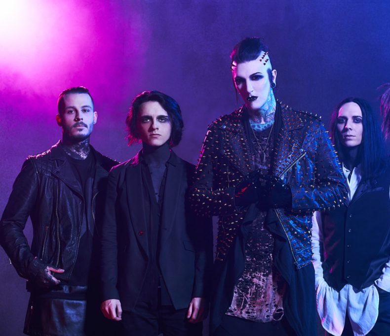 graveyardbabie's tweet photo. anyone “surprised” by the synth/ dubstep vibe of Decades clearly hasn’t been paying attention. there’s been a heavy 80’s/ generally similar aesthetic since Eternally Yours. also… Werewolf, C0de, etc….. https://t.co/3rm48tbeX8