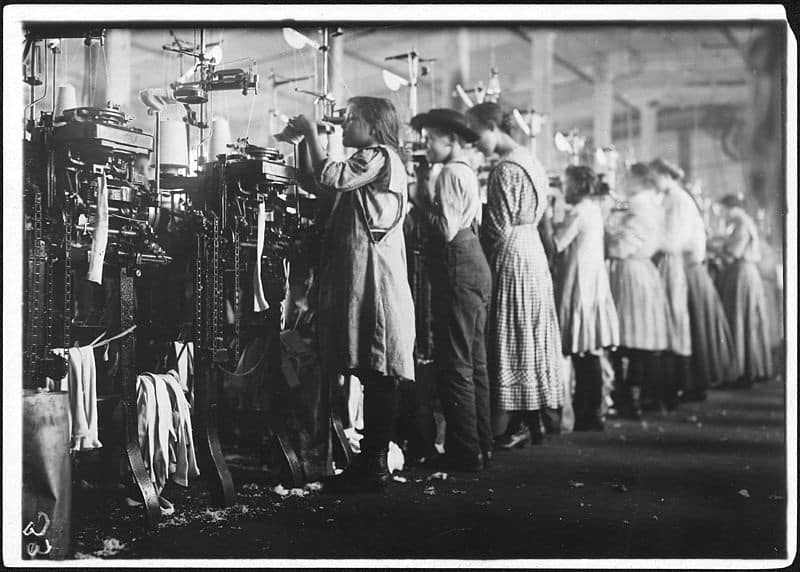 CTerryObserver's tweet photo. Lately I've been seeing a lot of people saying '#feminism ruined the idea of a #singleincome for most families.' Like that has been the template of the family for all time, across incomes. NOPE. Unless you were quite well off for most of human history, women were working. 🧵 https://t.co/IFSEhHqaq0