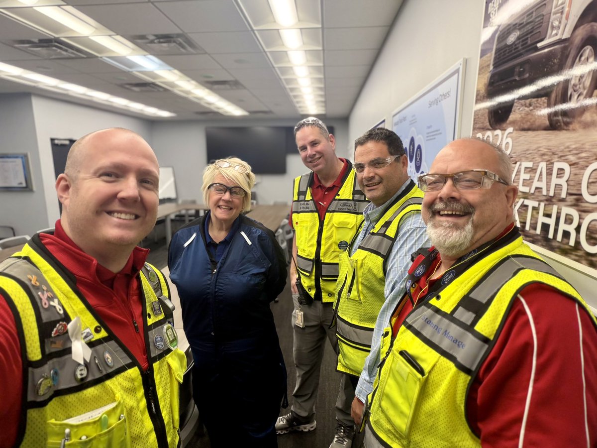 StevenHibbs's tweet photo. Scrolling through pics, I realized I document good days at work with selfies. The real story isn’t me, I t’s the incredible people I get to work alongside every day. From LAP to KTP, one thing is constant. Manufacturing is a team sport, and I’m proud to be part of the @Ford team. https://t.co/AXYTLE1BkJ