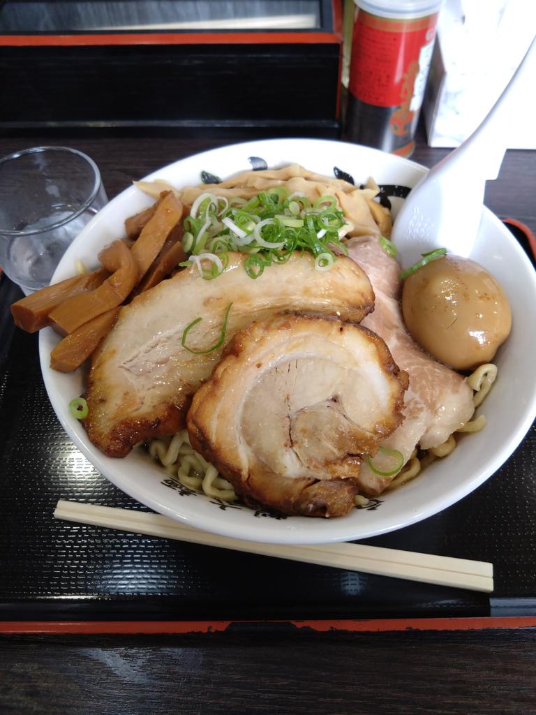 haris1028's tweet photo. 泉区 自家製太麺 渡辺
DXラーメン大 濃いめ×2
限定メンマ
いつもより到着が遅れて長い行列ができてました
それでも並んで食べたいラーメンです
ごちそうさまでした https://t.co/PNL3hztebc