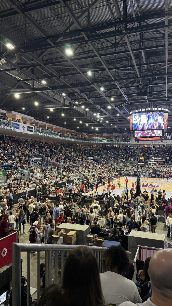 d9watts's tweet photo. last time i was in this building was daryls last home game as a sceptre wow💔 https://t.co/d6nDiJfSTu