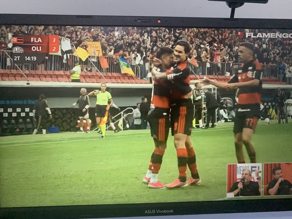 PrAlexandreOli3's tweet photo. Gooooooooooooooooooooooooool
Luís Araújo. Jogadaça do Samuel Lino, corta luz primás do Pedro e golaço do Mengão. Vamos Flamengo
Flamengo 4 x 2 Olímpia
#VamosFlamengo #FLAxOLI #FLATV https://t.co/FxXaX22xZZ