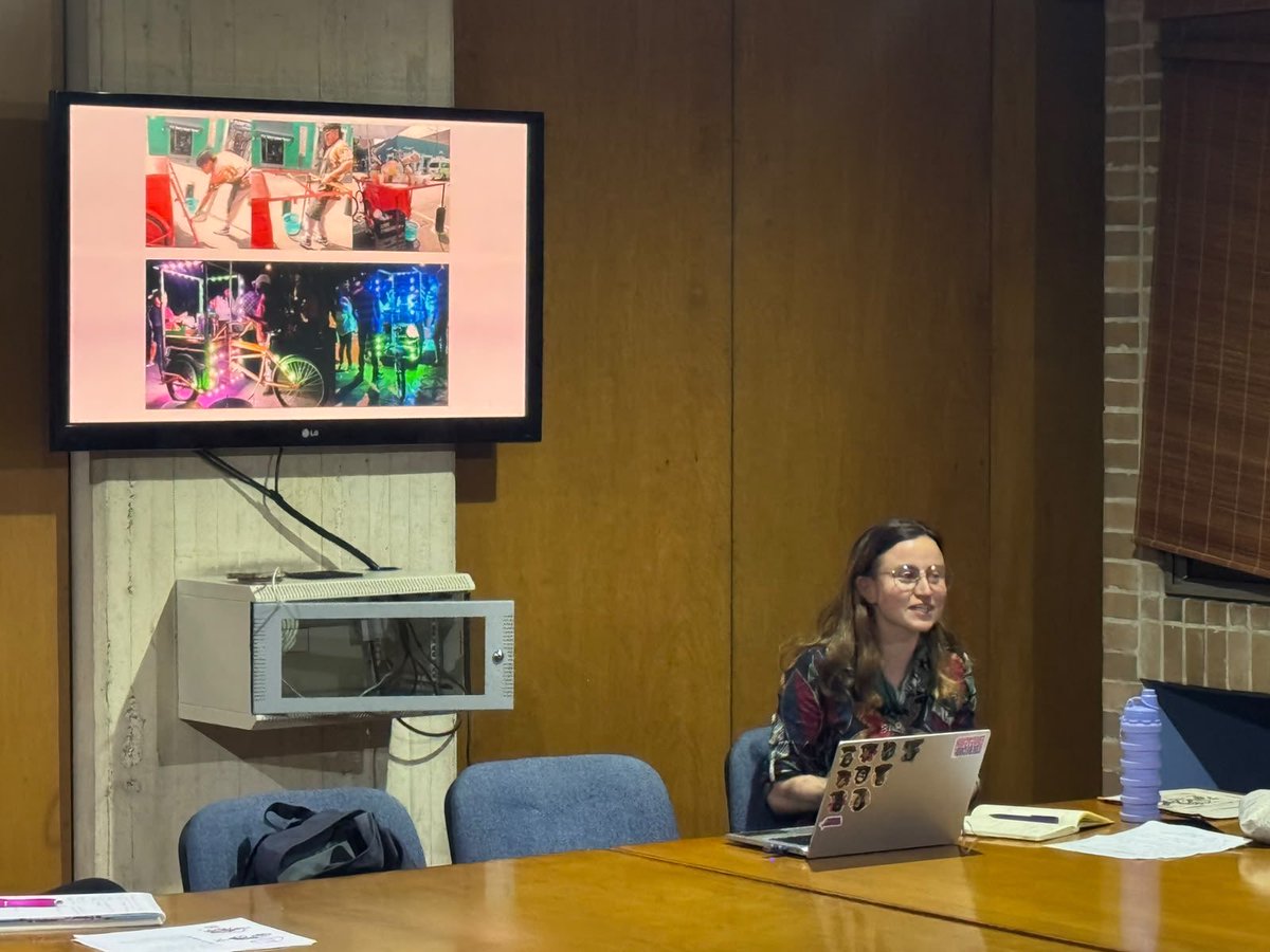 GSEID_UNAL's tweet photo. Hoy estuvimos en la sesión de nuestro semillero de economía popular en la @UNALOficial hablando de: “pedalear la economía popular en Puebla” con la investigadora Mónica Rivera https://t.co/bECpcI5nzN