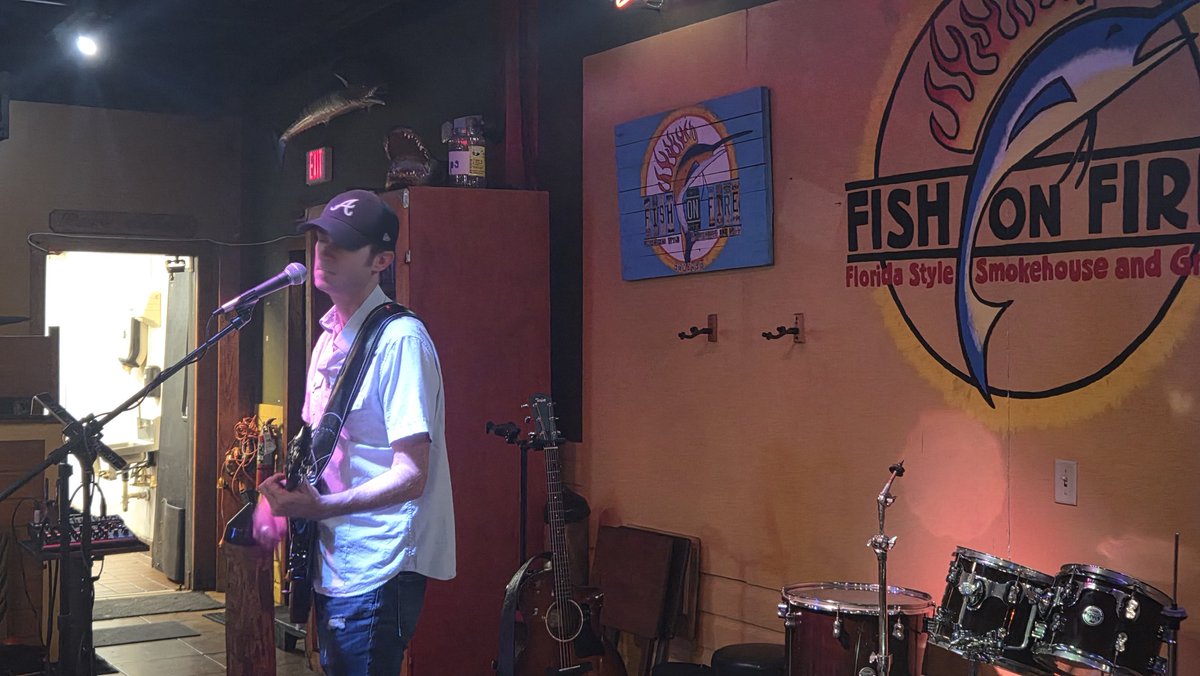 Leisure_TimeTV's tweet photo. Pretty sure this is @NickChaps96 on guitar.... except hes in Europe. Weird.
#LiveMusicWeekends
#NoChainlando https://t.co/4torrm0MLA