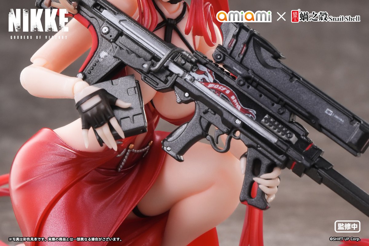 wozhike's tweet photo. 武器である「ウルフスベイン」は、メタリック塗装とタンポ印刷を組み合わせて製造。各所の刻印やマーキングも鮮明に表現され、高いリアリティを感じさせる質感に仕上げています。さらに、マガジンは着脱可能となっており、遊びの幅も広がります。

✨『勝利の女神：NIKKE』✨
「レッドフード - ナンセンスレッド」
7月22日より予約受付開始予定。

#NIKKE #ニケ #メガニケ #レッドフード #RedHood
#蝸之殻 #スネイルシェル #あみあみ
#WF2026S #WF2026夏 #ワンフェス2026