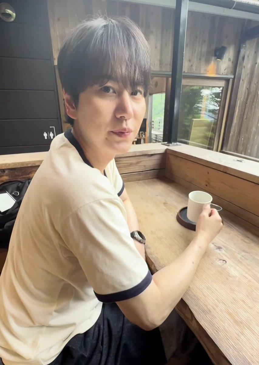 keitadj3's tweet photo. #スーパージュニア キュヒョン、日本テレビ「#ぶらり途中下車の旅」箱根登山電車でぶらり旅へ

ただ今、出演中。箱根へは10回以上来ていて、ロマンスカーが好き。今回もお店に入る時に『いらっしゃいませ』って言っている

24年6月横須賀線の旅、25年8月海浜鉄道・常磐線の旅に続き3回目の出演 https://t.co/w1K9CzJEbv