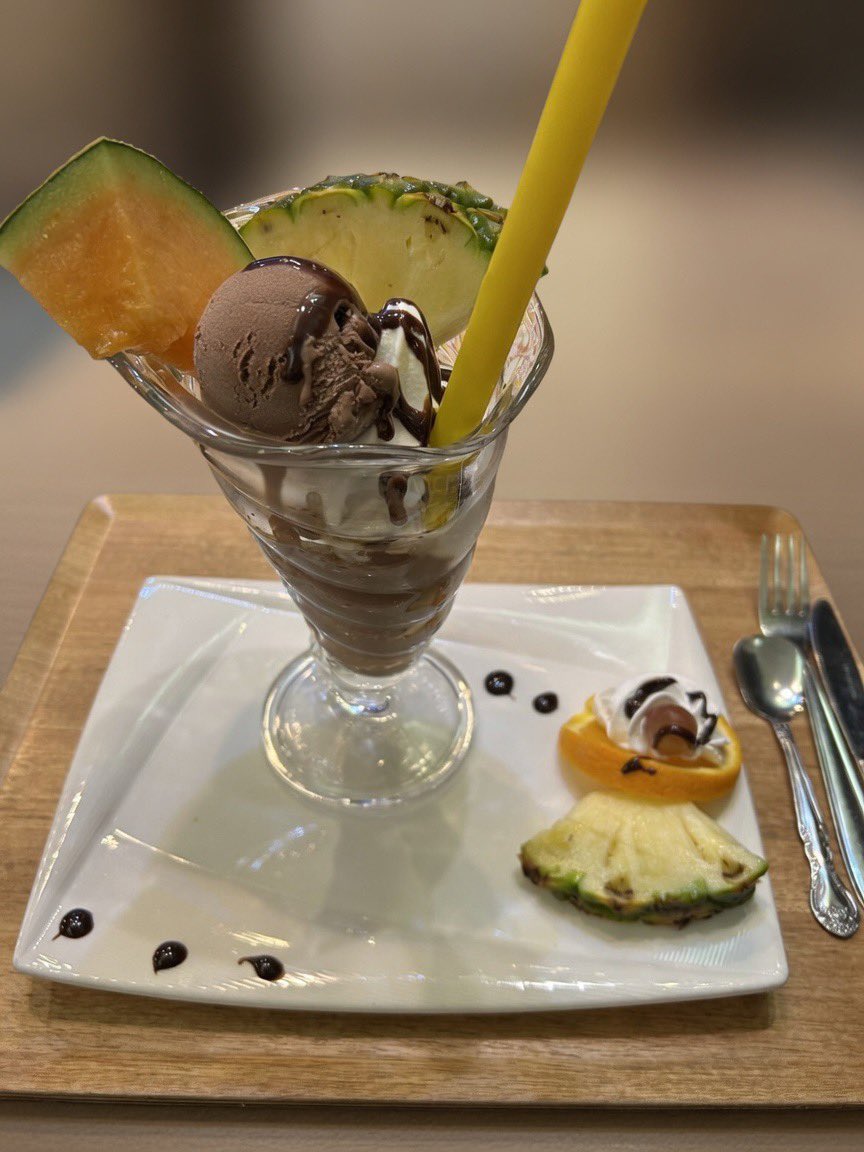Hawk_xxxx's tweet photo. チョコパフェ🍨🍫 https://t.co/DqGzFxbmUz