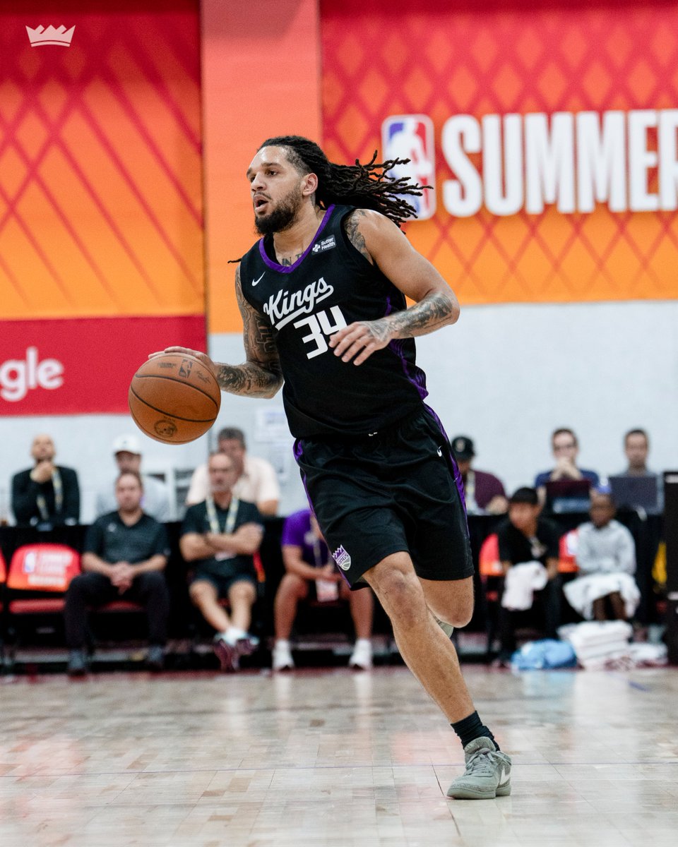 SacramentoKings's tweet photo. FINAL: Kings defeat the Hornets, 92-90.

👑 Emanuel Sharp: 16 PTS, 3 STL
👑 Jonathan Mogbo: 14 PTS, 8 REB
👑 Alex Karaban: 14 PTS, 3 AST https://t.co/njf0UdF60i