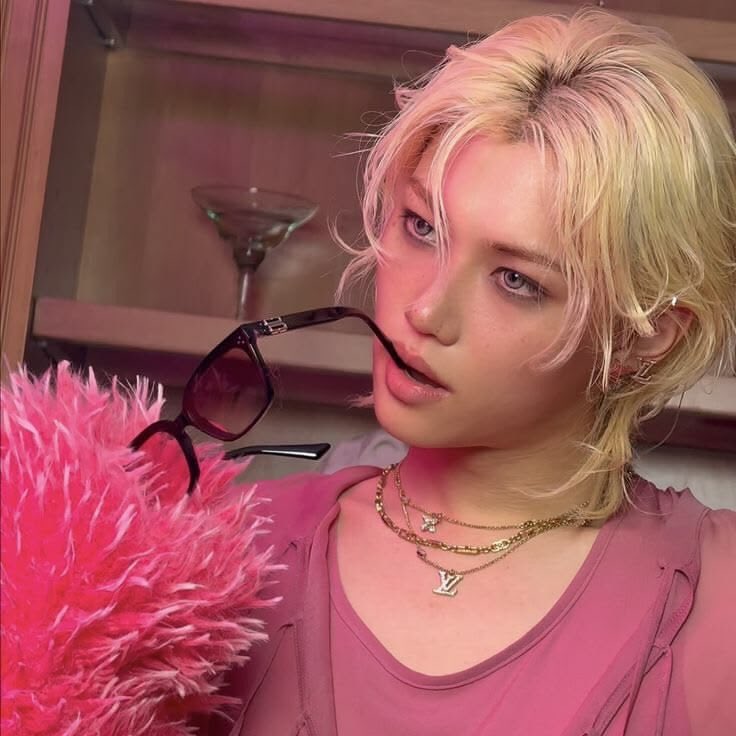 hwanglixn's tweet photo. #hyunlix au fem | Our Youth

Hyunjin Hwang uma aluna exemplar e filha da diretora do colégio, é conhecida por ser fria, popular e manter todos à distância.

Felix Lee uma aluna transferida da Austrália, gentil, extrovertida e apaixonada por confeitaria, conquista facilmente a ⤵️ https://t.co/wMCFon3FXF