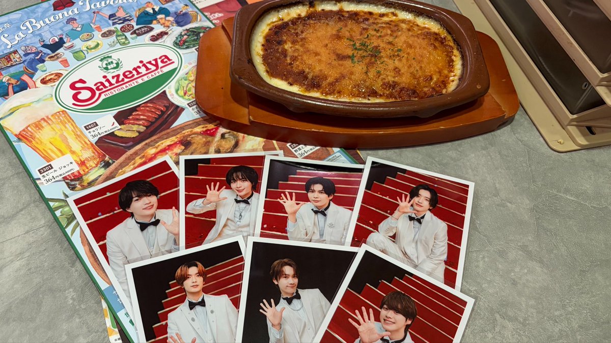 mmm_y0's tweet photo. 福岡最前引くためにサイゼリア行った
サイゼンエリア…………サイゼリア…………😀
これはもう絶対最前wwwww‼️‼️‼️ https://t.co/1ilnZJWwdn