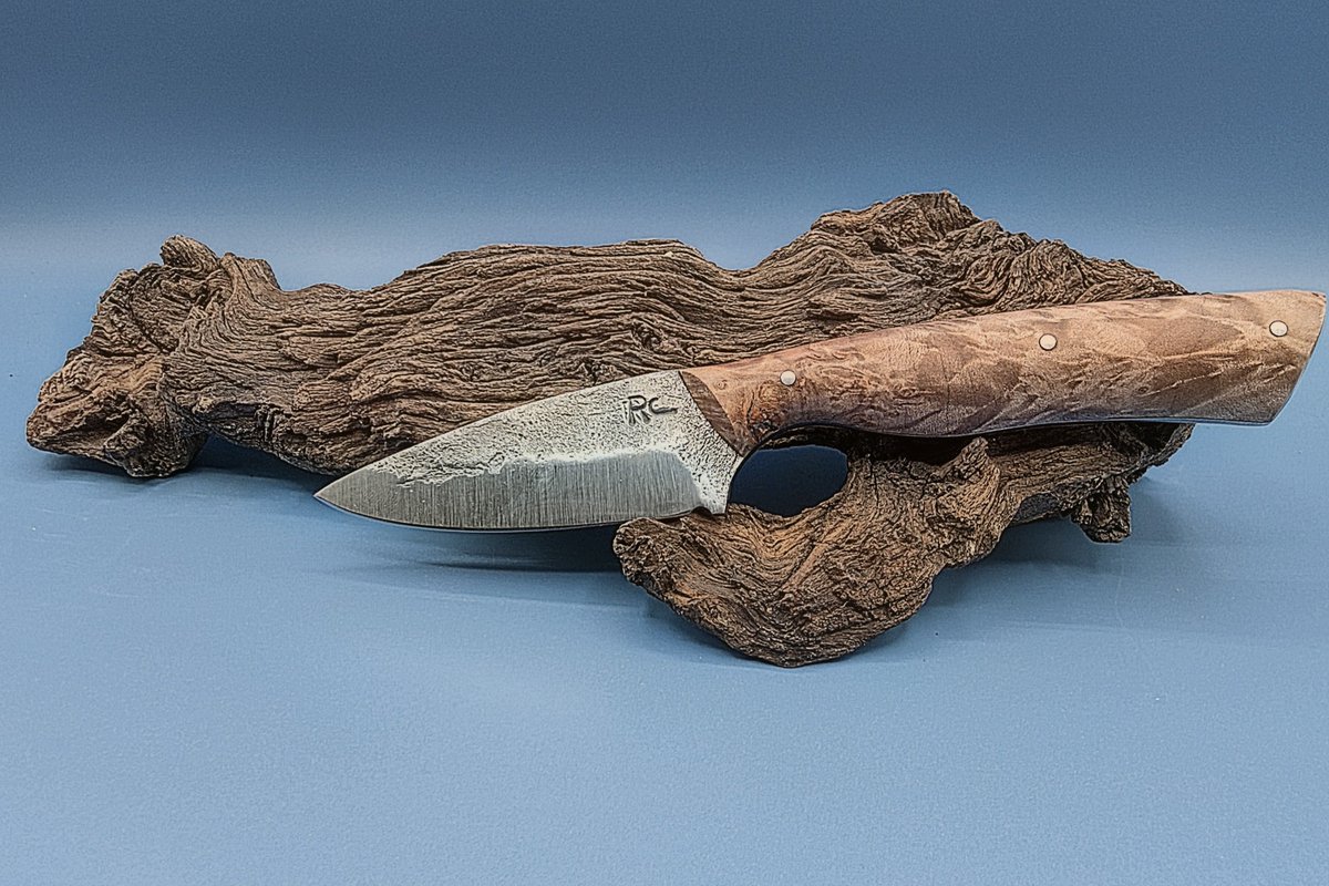 Wiki_Collins's tweet photo. @forgedbyad I use most of them, I have a couple (Damascus steel) that are light duty as they are a bit fancy, and my hunting knife gets a workout every Fall, but most of my EDC knifes get used until they fall apart. I recently designed and commissioned this blade, gets used almost daily. https://t.co/YdU9ieqJfm