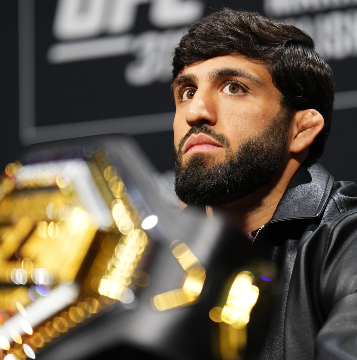 fightdigitale's tweet photo. 🚨 Arman Tsarukyan, bir sonraki UFC maçı için rakibi ve tarihinin belli olduğunu, pazartesi günü bunu resmileştirmek için Las Vegas'a gideceğini açıkladı.

"Belgeleri pazartesi imzalıyoruz ve iş tamam. Harika, heyecan verici bir maç olacak. Benim için dövüşebileceğim en iyi yer.

Bu yıl 2 maç, 2 kemer."