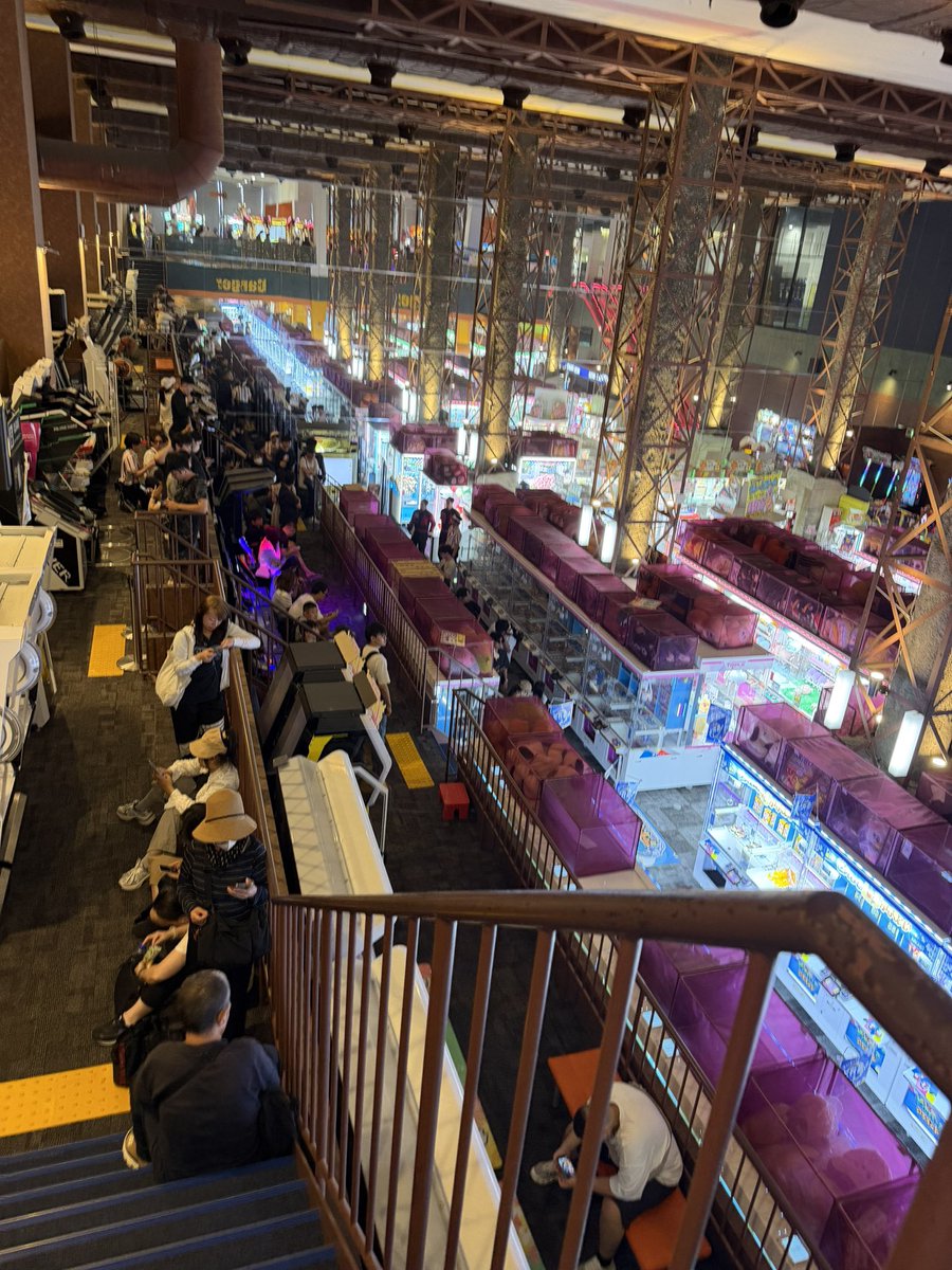 otoufuchan_090's tweet photo. ラウワンにワンピースのプロモ
配布にチャイ大量発生してやばい
マジ無法地帯。
店内全員仲間みたいな感じで、異様な光景でしたwwww
こんな当選確率低いのに友達同士で当たるわけないやんww
日本人5人とかやった
#ラウンドワン
#プロモ
#ワンピース https://t.co/76UOQ4BUAU