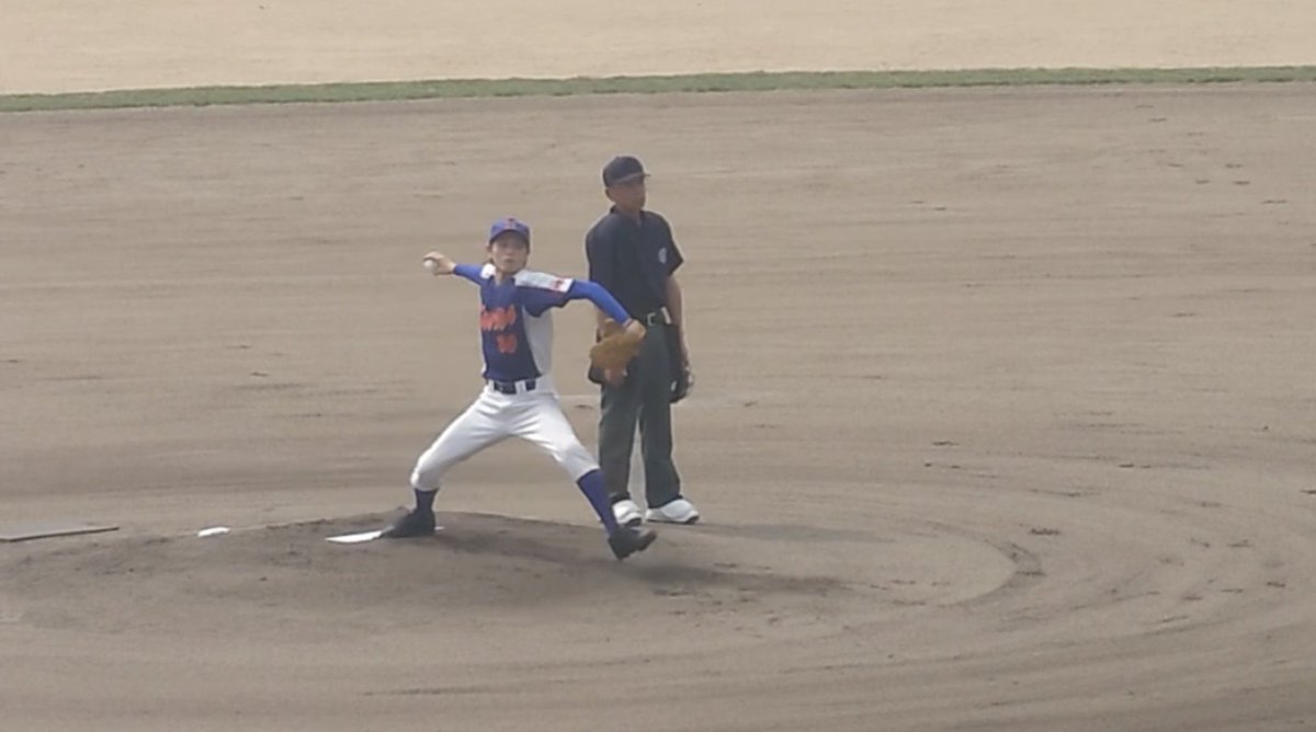 loveupyuu's tweet photo. 新木宏典始球式⚾
1枚目はちーたんへの笑顔☺ https://t.co/tyodYwetMr