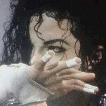bibisjackson's tweet photo. amo quando ele faz isso https://t.co/G3NefAvM5u