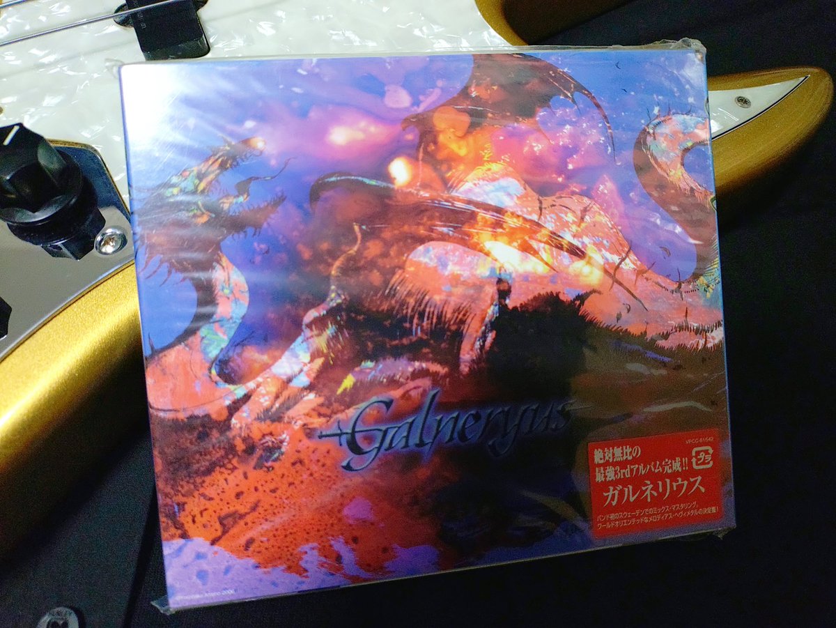 Tsui_Bass's tweet photo. そういえば、このアルバム出て今月で20年が経ったようで。

初めての海外MIX。
ダイナミクスに溢れたサウンドに仕上がり、最初はとにかく驚いたのを覚えてる。
※ベースはBass POD XT ProとAVALONのDIで録音。

Shiverのアウトロのソロは今でもぐっとくる

#GALNERYUS
#新作発売おめでとうございます https://t.co/MXYTwDEhZd