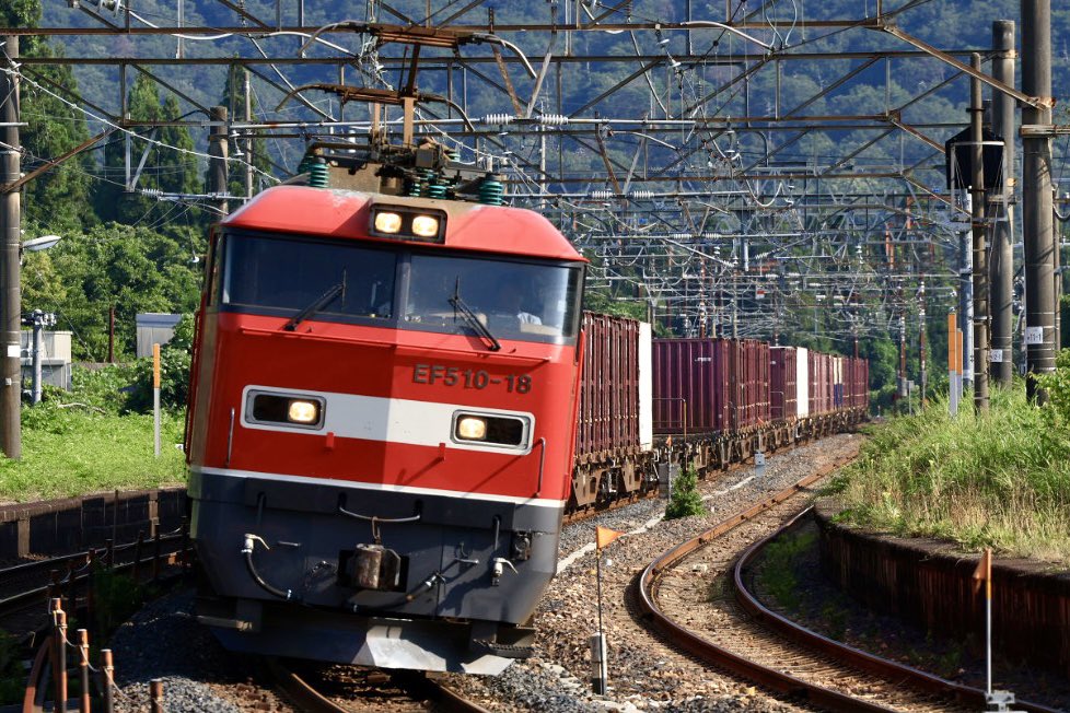 KISSZEP1's tweet photo. ちょっとだけ朝活　
既に暑過ぎ🥵

EF510-18
EF510-23
EF510-6
サンダーバード

#EF510
#サンダーバード
#新疋田駅 https://t.co/Hr1YD6SeIg