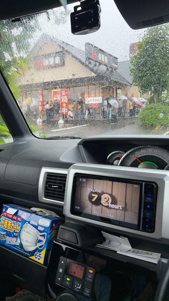 Inota8008's tweet photo. 家の近くの吉野屋がめちゃくちゃ混んでる〜
なんかのイベントかな？？ https://t.co/z8cQ34kh7V