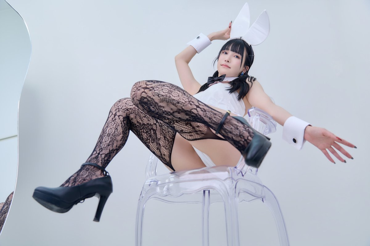 amoxom_x tweet picture