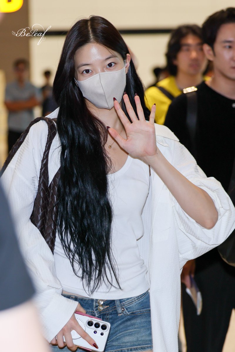 BeleafInZuha's tweet photo. 260718 ICN depart
🥺 
#LE_SSERAFIM #르세라핌 
#카즈하 #KAZUHA 
#カズハ https://t.co/AHz70KVNp1