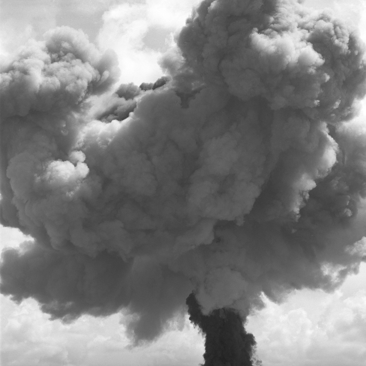 atomicarchive's tweet photo. Detonation of a 500-short-ton hemispherical surface charge of TNT to simulate the effects of a nuclear explosion. Canada, July 17, 1964. https://t.co/KJSRIcr1Rc