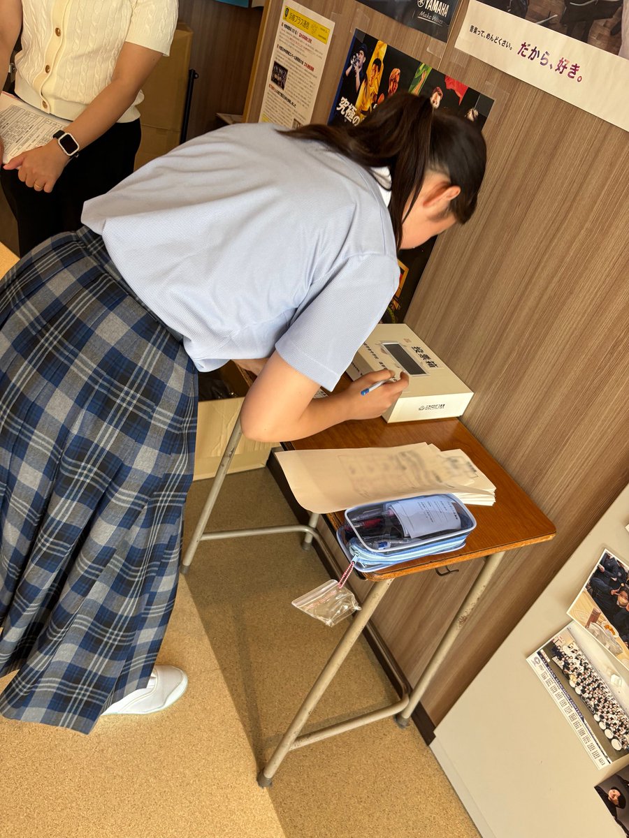 h_shugakusha's tweet photo. 中学部で生徒会選挙が行われました👀
立候補者の演説に真剣に耳を傾け、生徒たちは「学校をより良くするために」という思いを受け止めながら、自身の大切な一票について考え投票しました✨
＃浜松修学舎 ＃生徒会選挙 https://t.co/Dqu2wonbrW