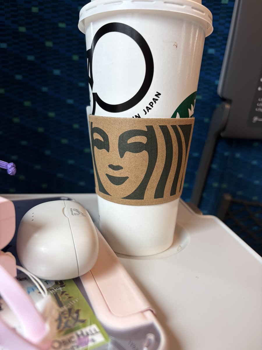aion969_op's tweet photo. 初回そんなに早くないから始発じゃなくていいやってこの時間にしたけど混雑すごすぎて普通に遅れてるのでやはり始発が正義か…でも始発はスタバ開店してないからさぁ… https://t.co/ybmR7dr0i0