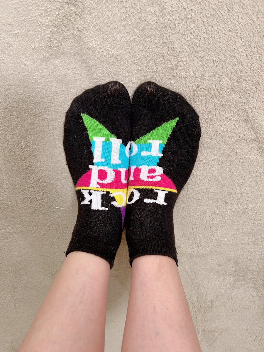 ne_mych_coi916's tweet photo. 朝からおっぴろげおっさん座り☀️( ఠ͜ఠ )

私の今日の足元

R＆R★

気合い入れて仕事行ってきます https://t.co/CFTZUyDbQA