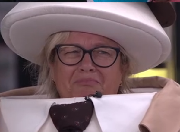 rbbq's tweet photo. Angela listening to Jason. #BB28 https://t.co/tAyM1CdNJS