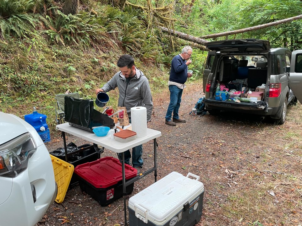 TSAI_NTU508's tweet photo. New pub alert - also, Happy #FossilFriday and #FieldFriday! We revised the geological age of Lincoln Creek Formation in Washington by using detrital zircon U-Pb and strontium isotope data - open access:
https://t.co/Ly73UbA1Am
Here is a quick field photo to show how we enjoyed the fieldwork!