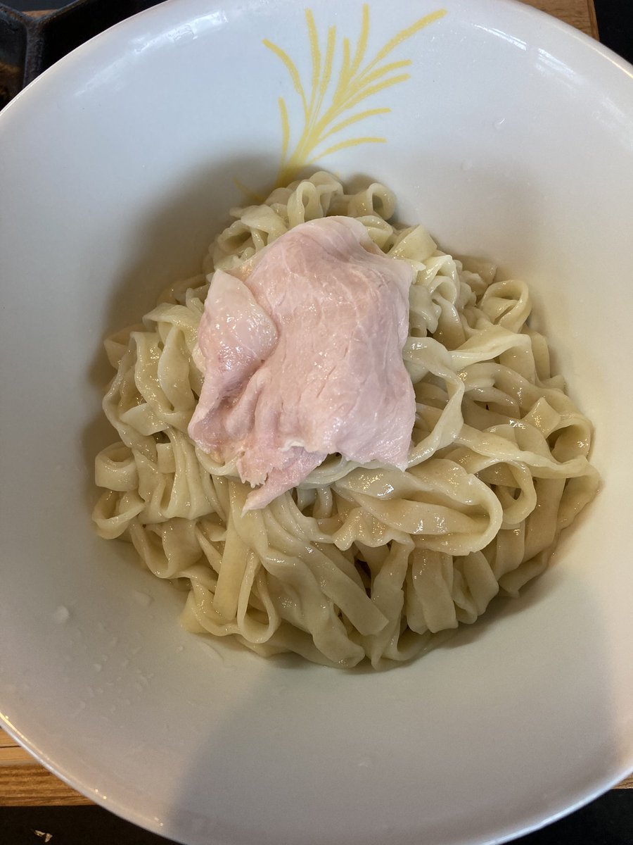 914Ll's tweet photo. 2026-80
麺処 おぐら
醤油つけ麺 手もみペラ麺
初のつけ麺！以前より食べたかったペラ麺が✨しかも手もみ🥺香りが抜群に良くて麺だけで半分以上食べてしまった😋つけ汁はバッチバチにキマッテる〜山椒のペーストで爽やかに！話たくさんできて楽しかったです！
ごちそうさまでした‼︎‼︎‼︎‼︎‼︎ https://t.co/mNucUHiHLg