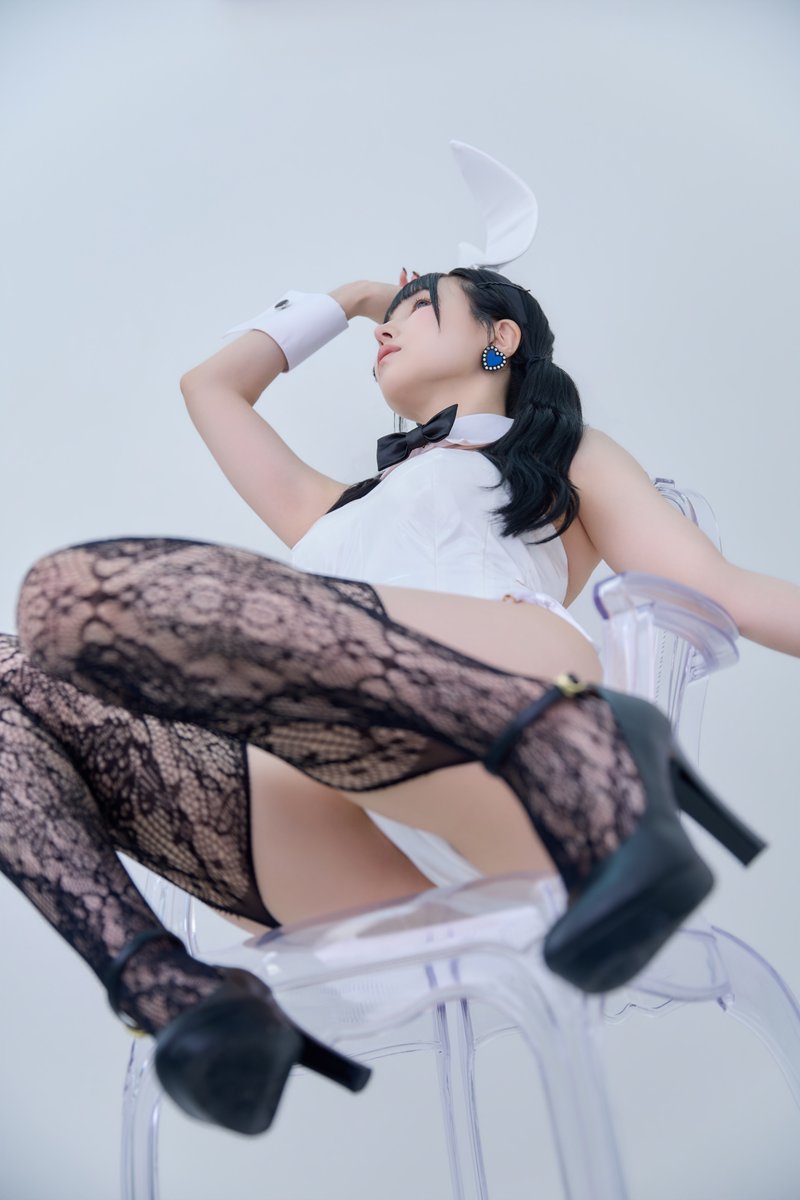 amoxom_x tweet picture