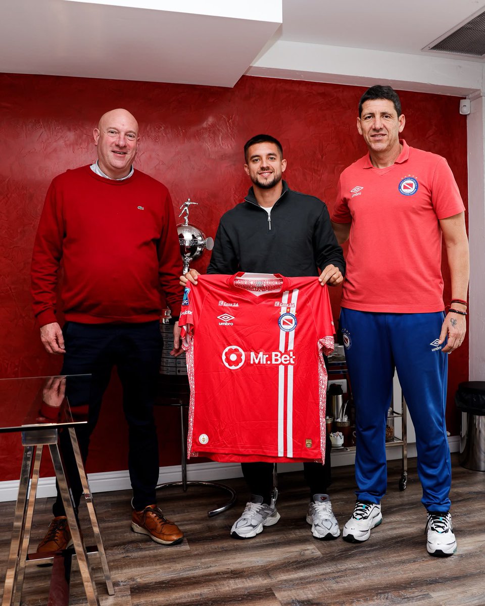 PasionPaternal's tweet photo. ✅ KEVIN GUTIERREZ ES NUEVO JUGADOR DE ARGENTINOS. 

🤝🏻 El volante central es adquirido el 100% de la ficha proveniente del Necaxa, que firmó contrato hasta diciembre de 2030. https://t.co/9pk4cydO1y