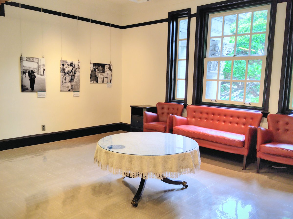yoko_archives's tweet photo. 【本日パネル展開幕】
　横浜開港資料館旧館2階ギャラリーにて、本日より「昭和100年記念　広瀬始親写真展　昭和の背中―昭和30年頃の横浜点描」を開催します。
　広瀬写真を通して、昭和30年頃の横浜の街とそこに生きた人びとに思いをはせていただければ幸いです
公式サイト　https://t.co/LUFLk2m86r https://t.co/ZtXfIXid2d