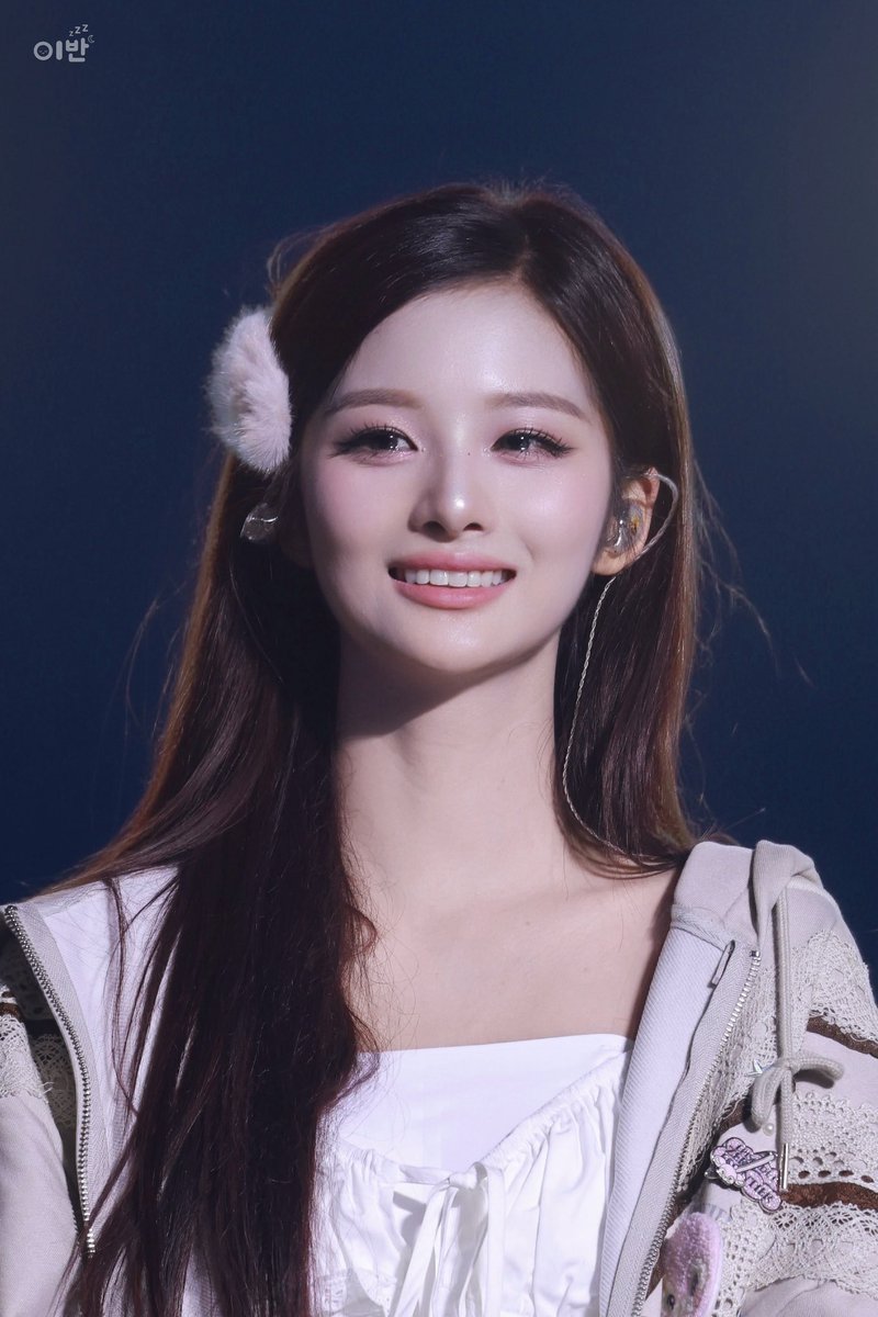 bin_you1000's tweet photo. 20251130 INSPIRE Arena

#SULLYOON #설윤 #NMIXX_ZEROFRONTIER 
#NMIXX #엔믹스 https://t.co/WlBJ9qICR9