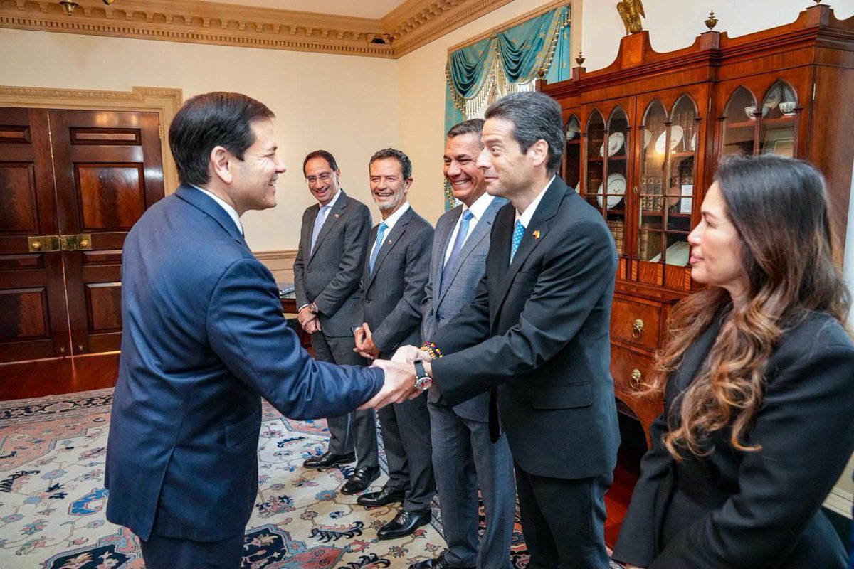 MauricioGomezCO's tweet photo. Hoy concluye esta gira por Estados Unidos y también mi primera semana como ministro designado, con una misión cumplida: fortalecer la confianza con nuestro principal socio estratégico en materia económica, comercial y de cooperación, los Estados Unidos.

Agradezco al señor vicepresidente, @jrestrp y a los ministros designados @generaljmora, @omarbula y @miguel_gomez_m que integraron esta delegación y aportaron, desde sus responsabilidades, a este importante propósito.

Por instrucción de nuestro presidente electo, @ABDELAESPRIELLA, seguiremos trabajando con determinación para hacer realidad la Patria Milagro que todos anhelamos.